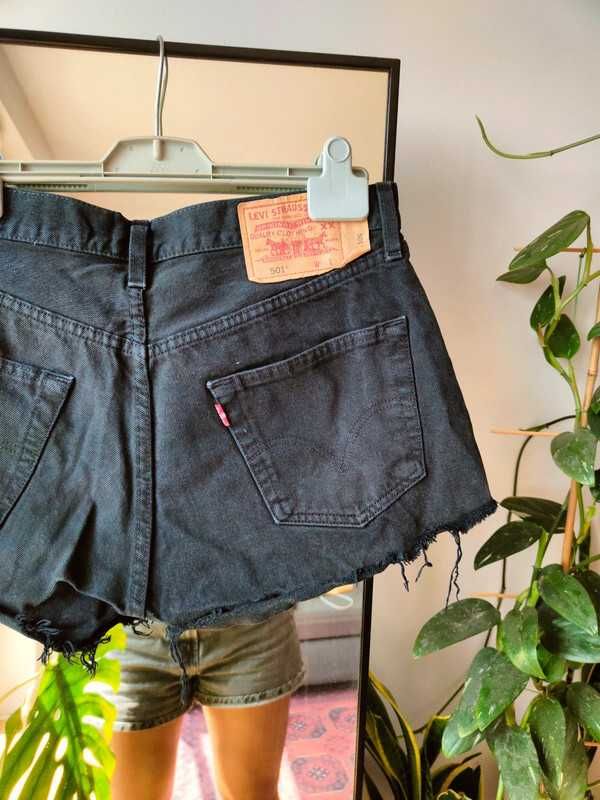 Czarne jeansowe spodenki szorty z naszywkami róże vintage Levis 501