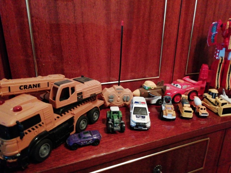 Машинки іграшкові лот .