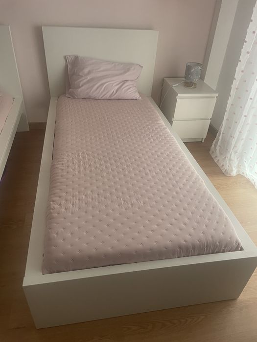Cama branca MALM IKEA 90x200