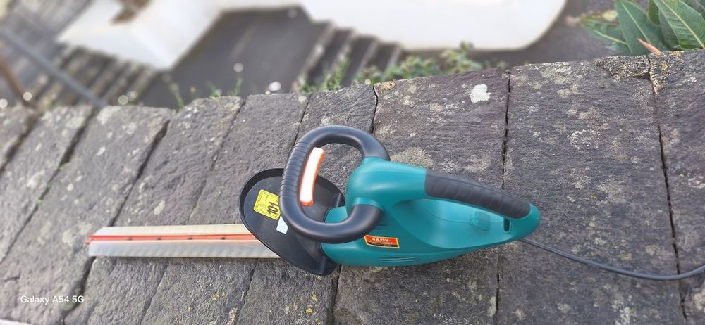 Corta sebes eléctrico