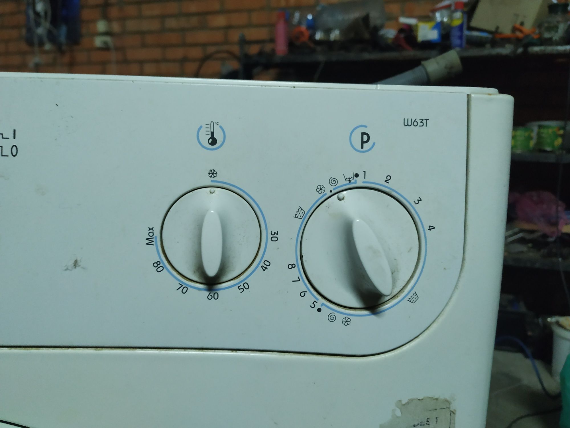 indesit w63t задній полубак