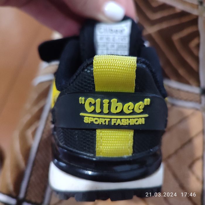 Продам детские кроссовки Clibee