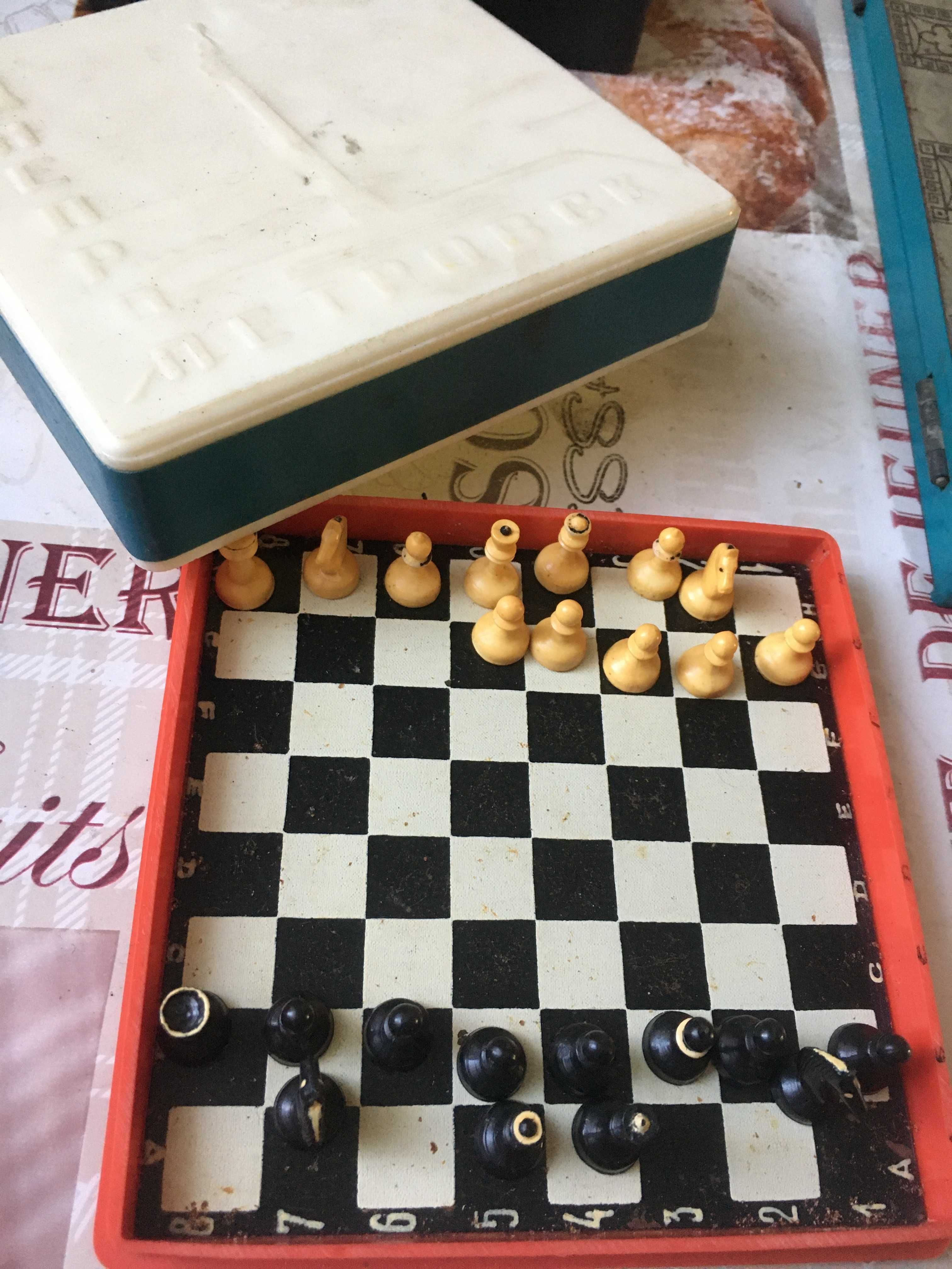 шахи шашки доміно