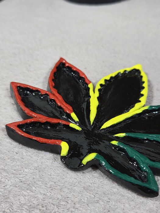 Cinzeiro Artesanal de cerâmica fria