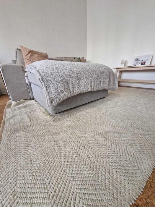 Tapete TVERSTED com algumas manchas