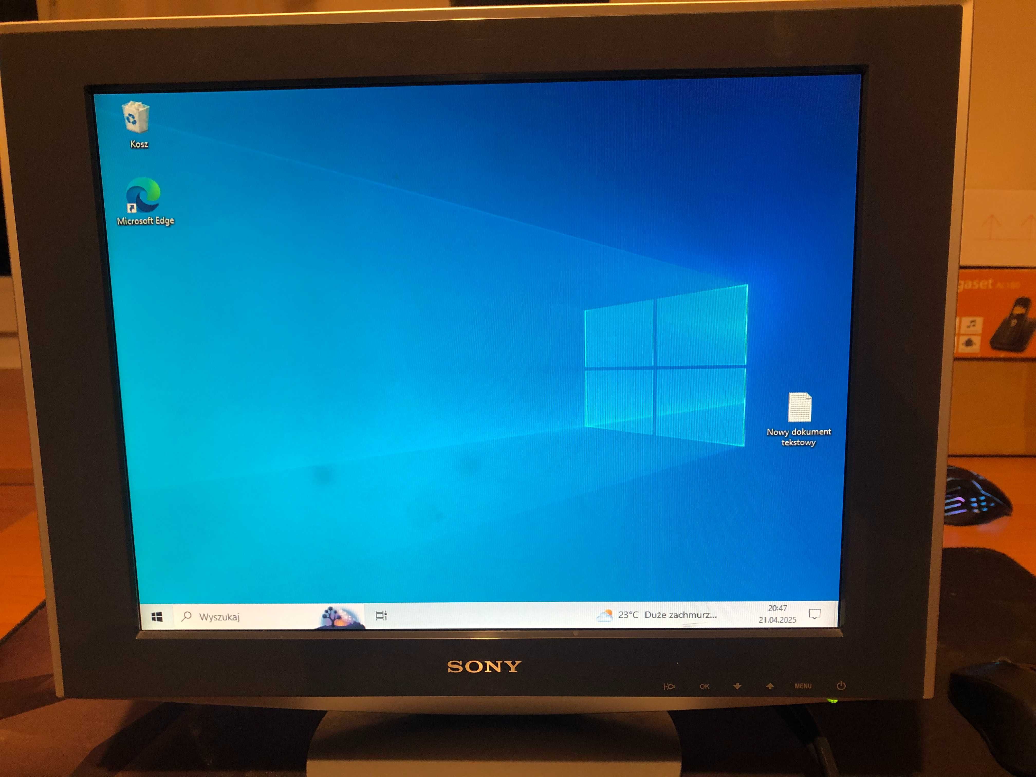 Sprzedam komputer stacjonarny z monitorem Sony