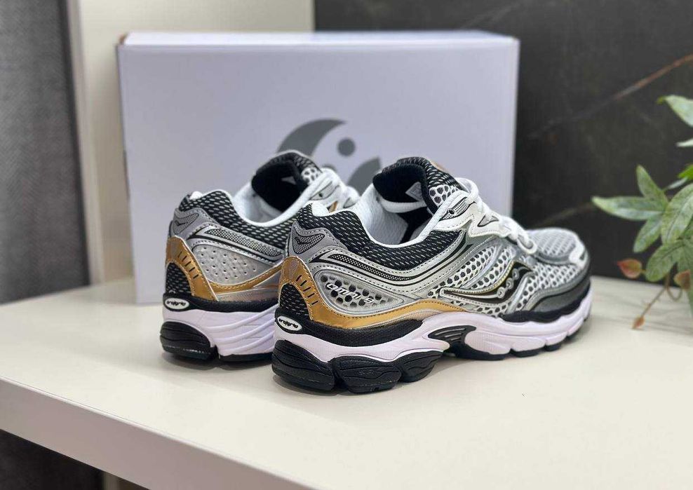 Чоловічі кросівки Saucony Progrid Omni 9 топ якість