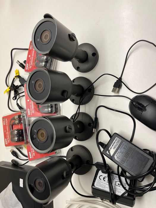 Zestaw 4 kamer plus rejestrator