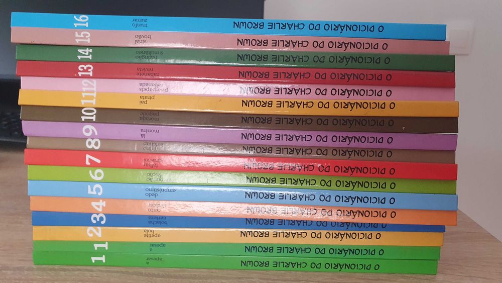 Conjunto completo de livros "O Dicionário Do Charlie Brown"