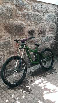 Kona Operator Downhill/Fr COMO NOVA