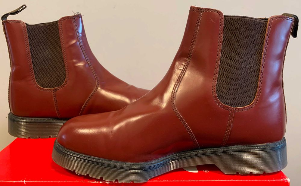 Английские челси Catesby  Cherry Red подошва Air Wair от Dr.Martens 43