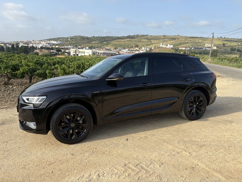 Audi E-Tron 55 de 2021 com 413 cavalos - 120 meses x 413,40€