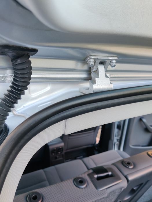 GOLF PLUS 5700$
Мотор 1,6 бензин.
Коробка механіка 6ст.
Пробіг