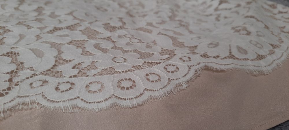 Вишукана кружевна сукня (S) Massimo Dutti
