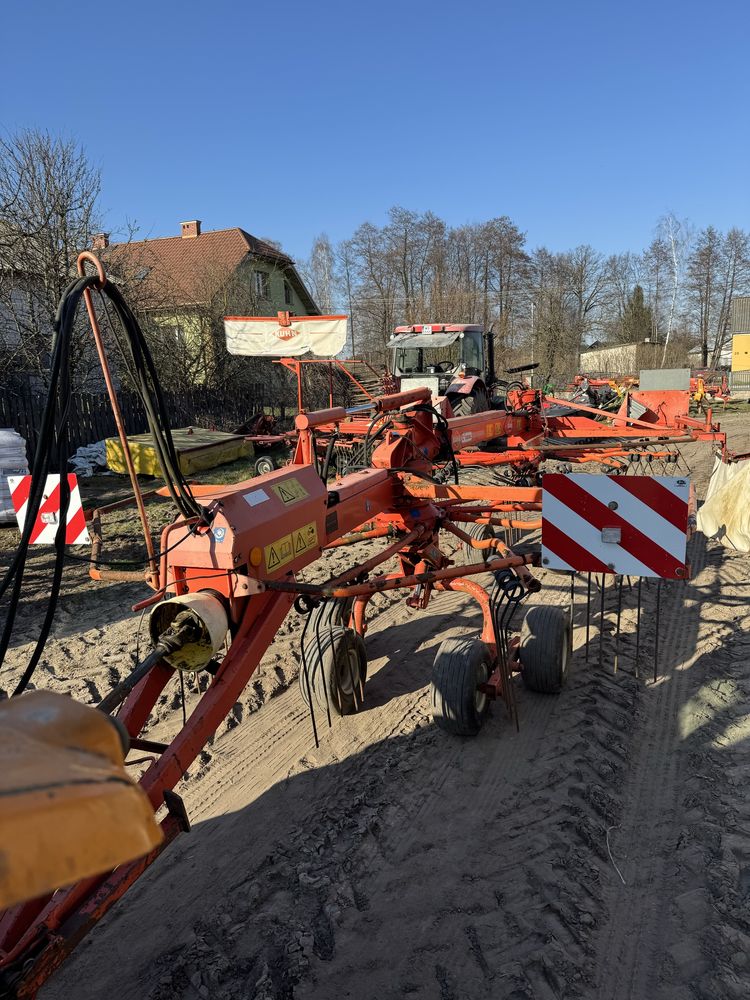 Zgrabiarka KUHN GA 6000 dwukaruzelowa
