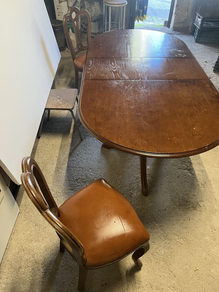 Mesa de sala em madeira