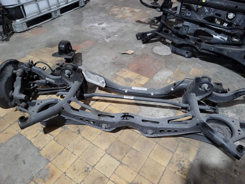 Подрамники задние  Volkswagen passat usa, jetta usa , шкода а5,гольф 5