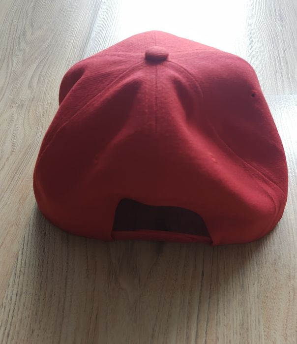 Czapka z daszkiem Snapback w kolorze czerwonym