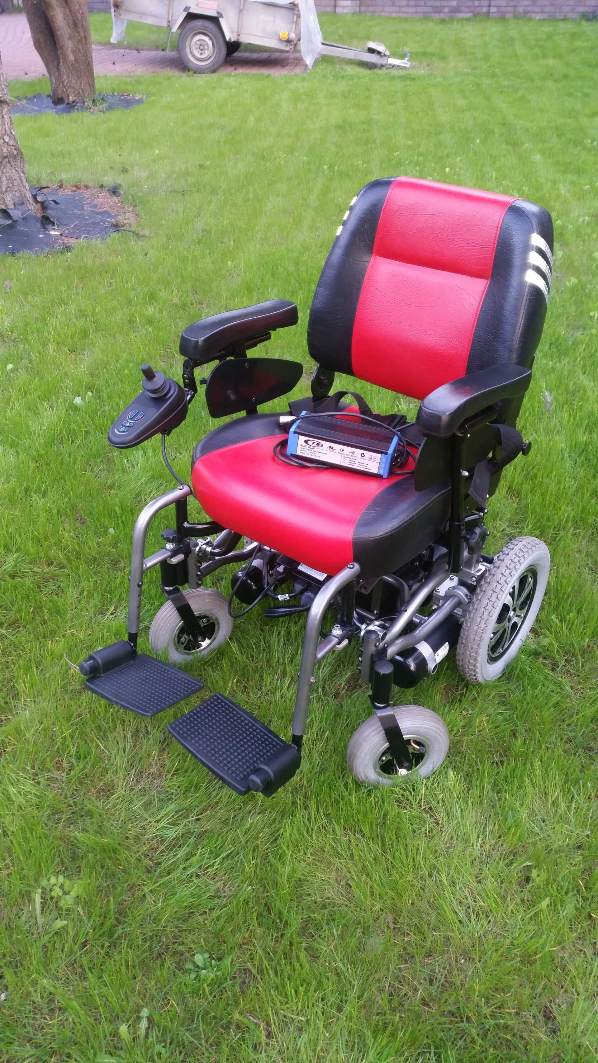 Wózek inwalidzki z napędem elektrycznym KARMA KP-10.2
