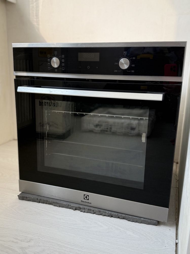 Духова шафа електрична Electrolux OEF5E50X