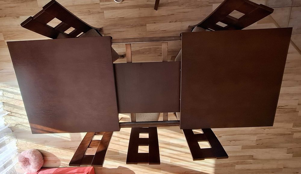 stół z krzesłami, komoda, szafka