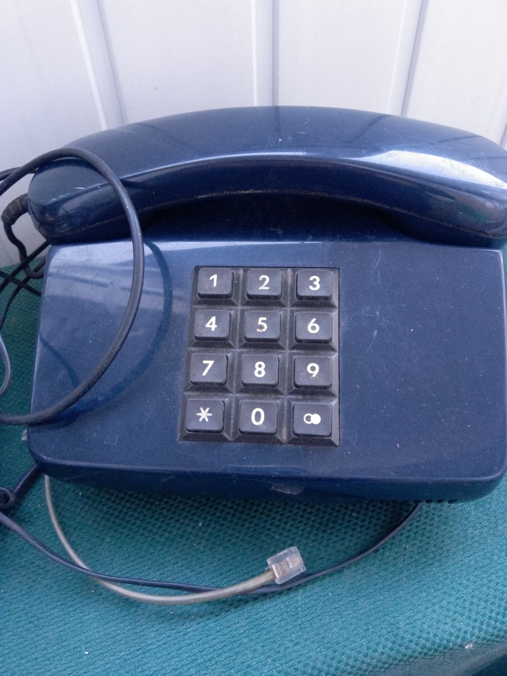 Телефон кнопочный проводной