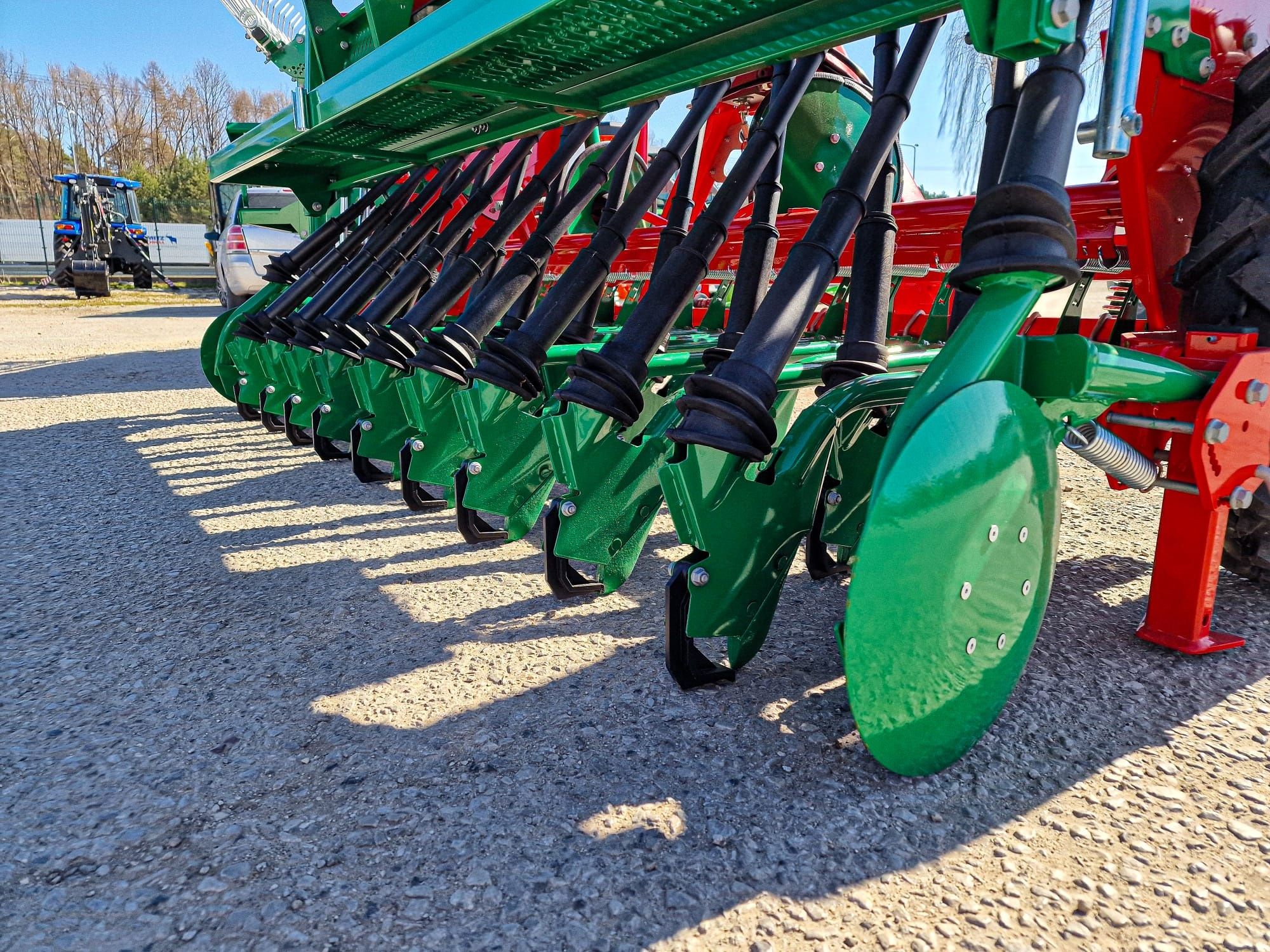 Siewnik zbożowy stopkowy AGRO-MASZ SR250 SR301