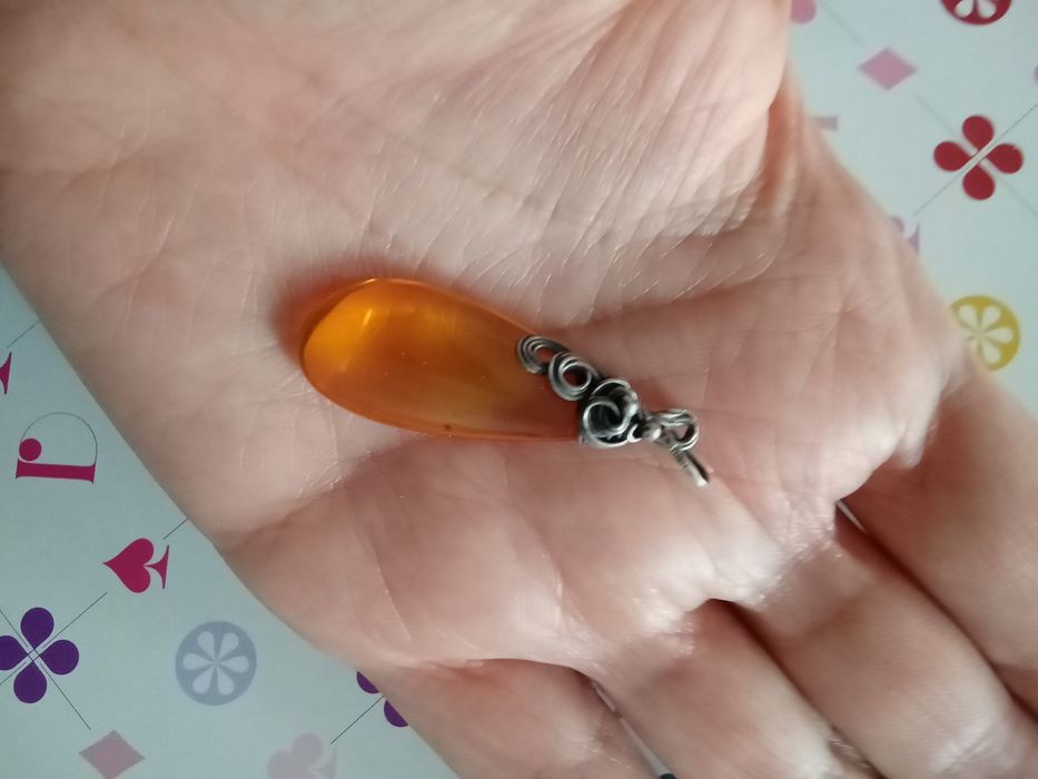 Wisiorek vintage bursztyn