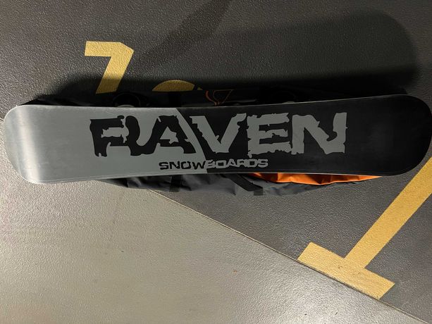 Snowboard RAVEN Grizzly 165cm + wiązania snowboardowe Raven S200