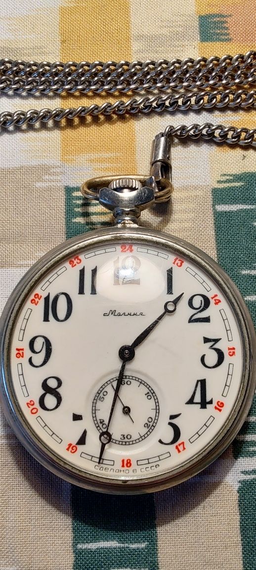 Карманные часы Молния на задней крышке парусный корабль Фрегат, СССР