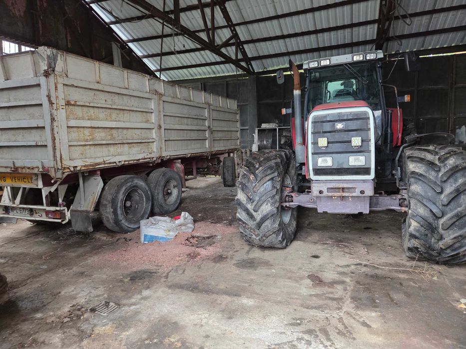 Sprzedam ciągnik z przyczepą.