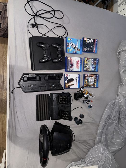 Konsola ps4 + dedykowana kierownica