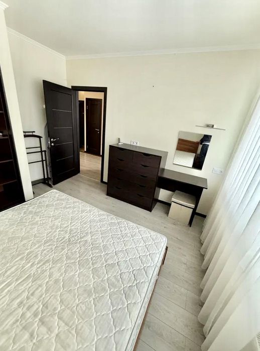 Простора 3-кімнатна квартира 100 м² з якісним ремонтом Олени Пчілки 8