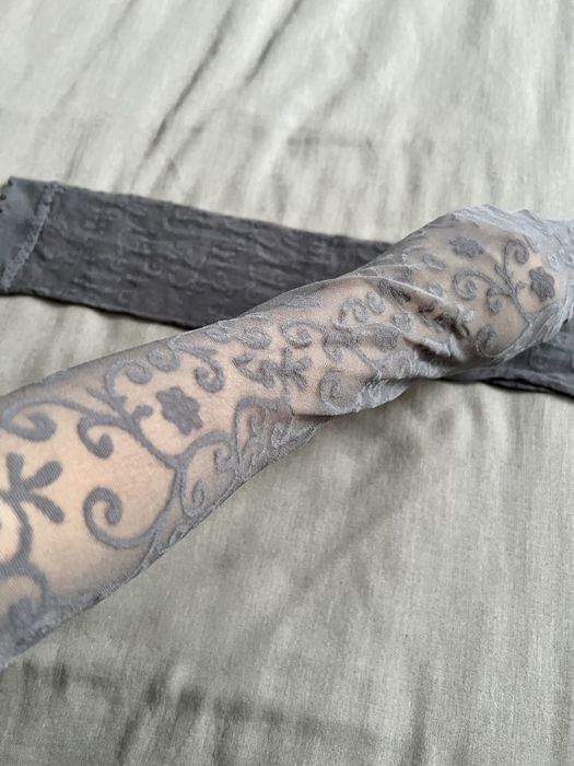 Meias cinza com padrão