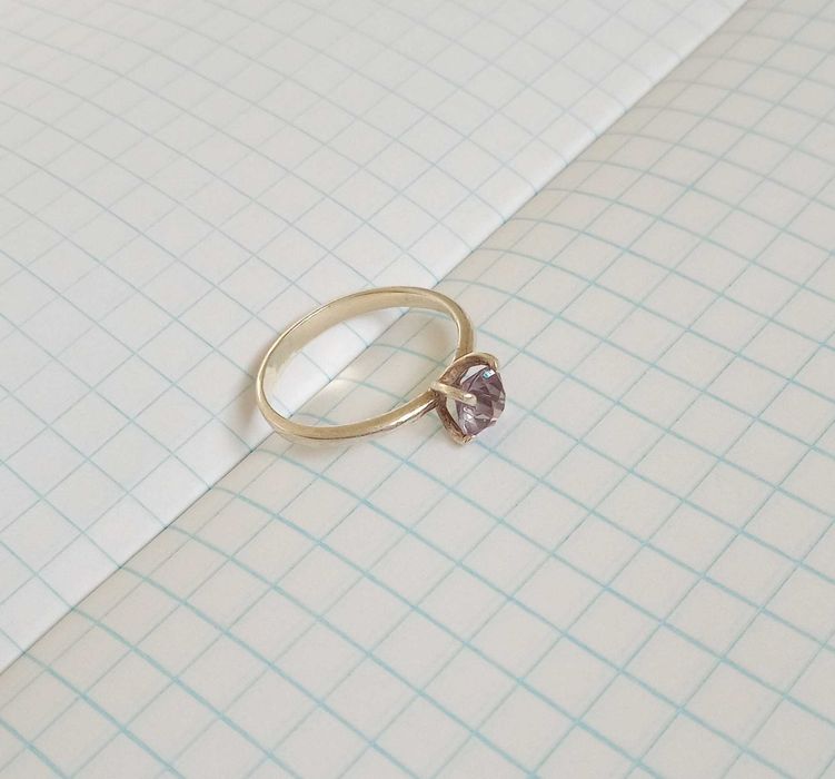 Колечко кольцо з фіолетовим каменем. Срібло 925 проба. Розмір 17,2