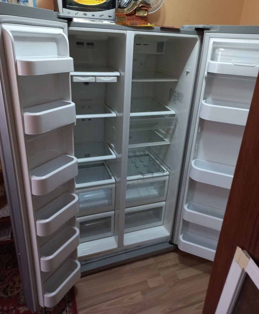 Холодильник з Італії Samsung RS20NRPS / морозильник/ морозильна камера