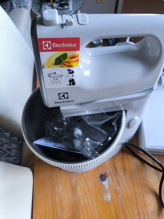 Mikser ręczny z miską Elektrolux ESM330