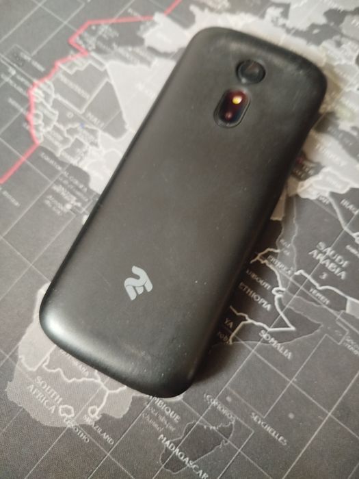 Конопочний телефон