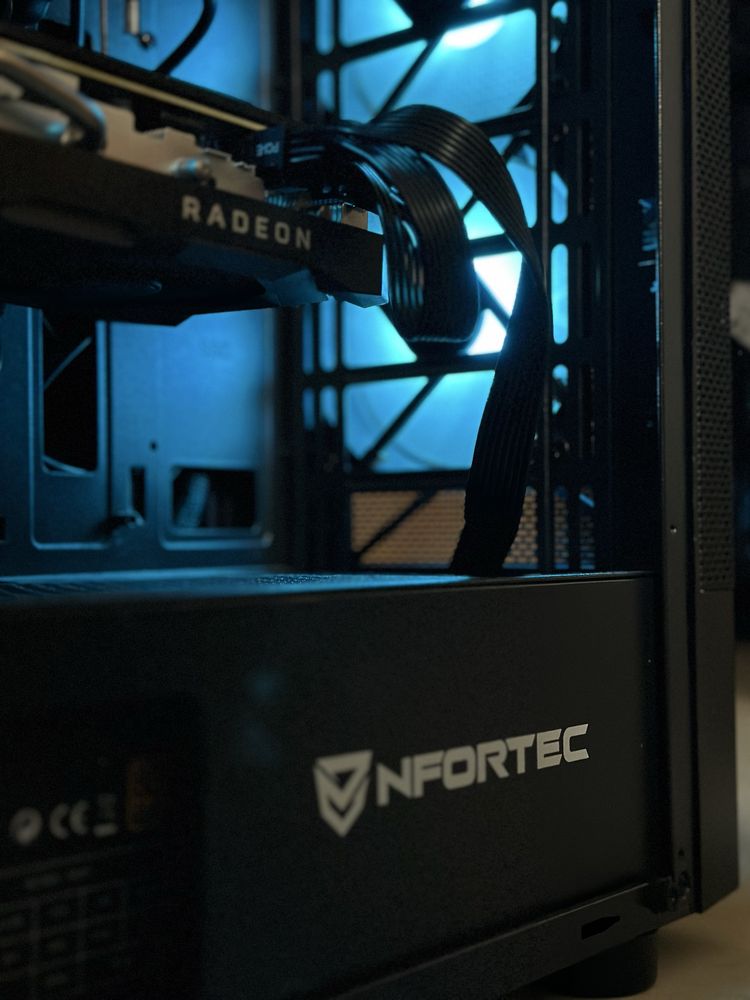 PC Gaming - i7 9700 -RX5700XT - 32GB