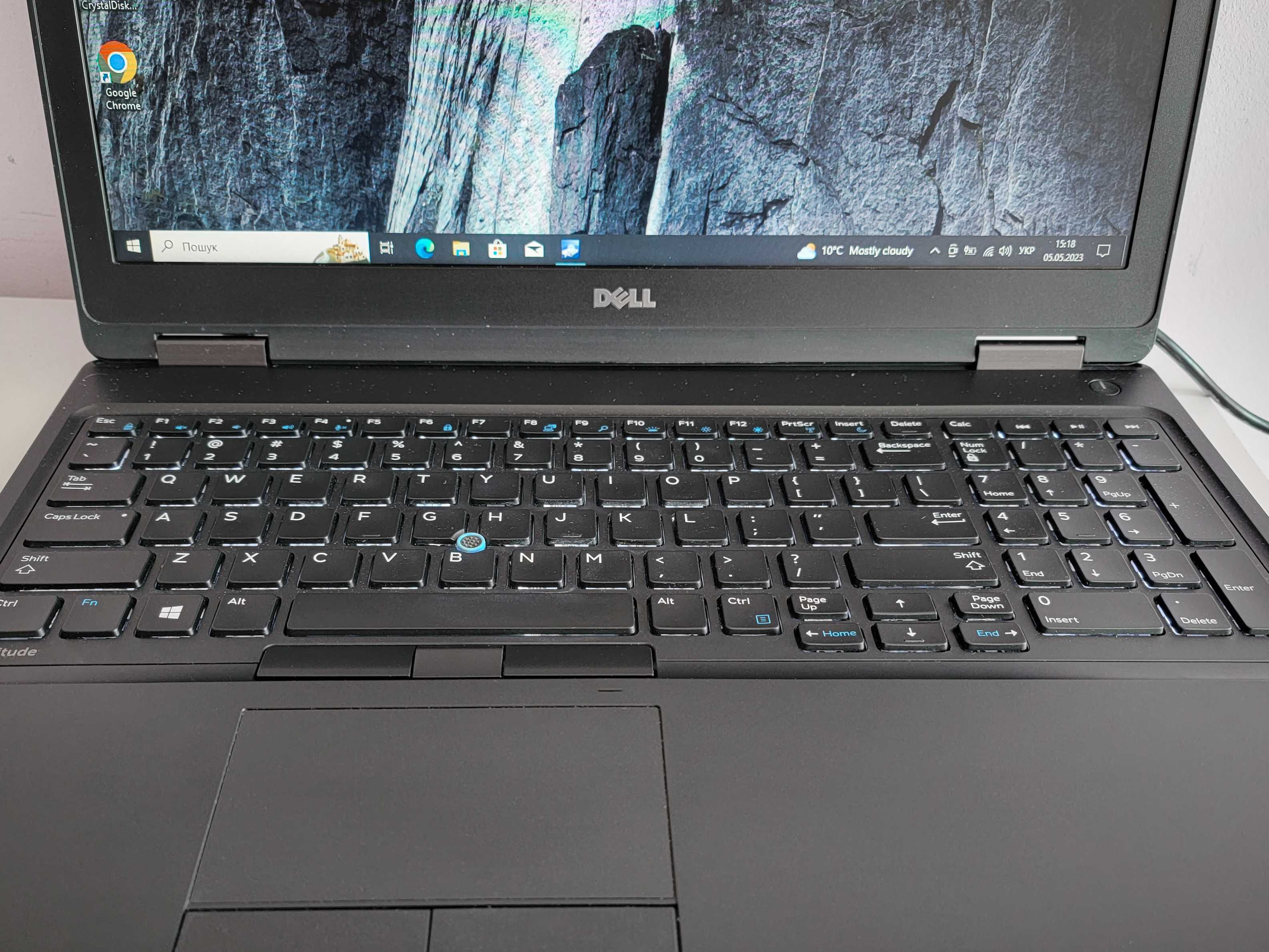 Dell Latitude 5580 15.6" / i5-7300U / 8GB / 256 SSD