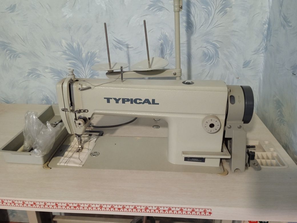 Промислова швейна машинка , з мотором  Typical(Dol12 H)