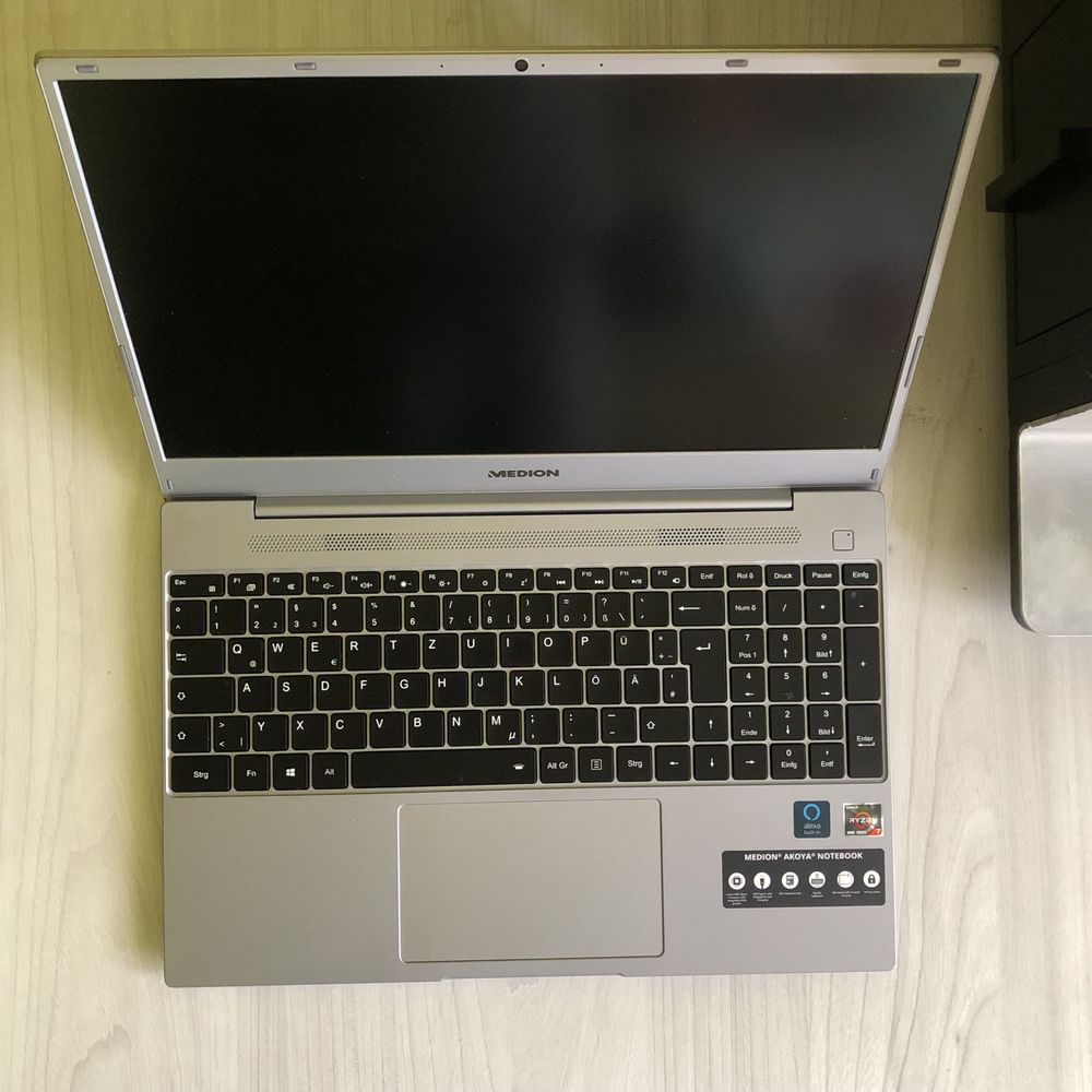 Ноутбук Ryzen 7 4700U, озу 16 ssd, SSD M2 256 gb, ips. Medion E15303