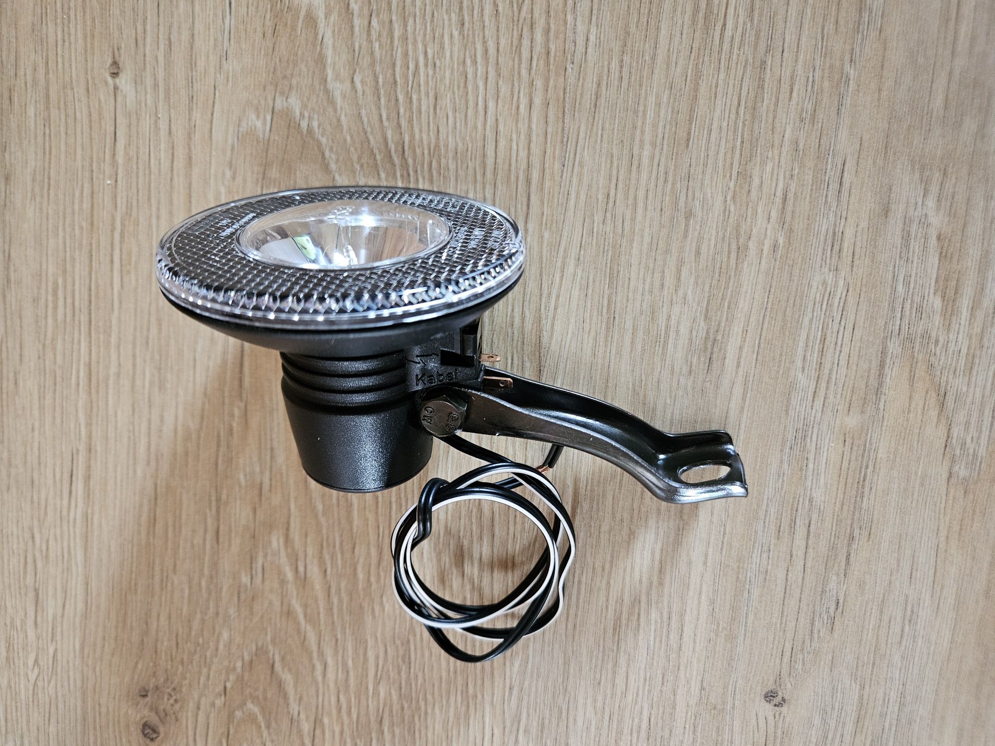 lampa przednia do roweru z przełącznikiem pod prądnice