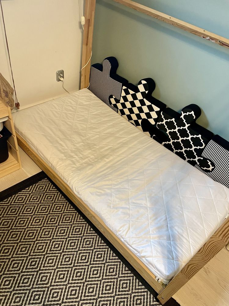 Drewniane łóżko DOMEK