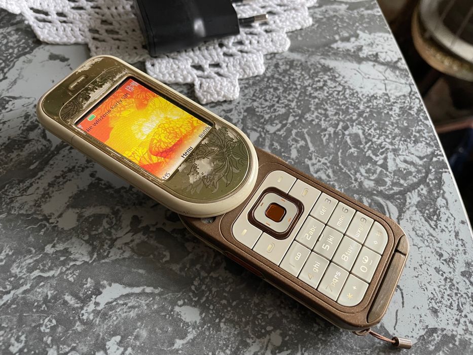 Stara telefon kultowa Nokia 7370 Gold