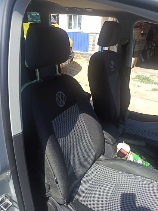 Volkswagen touran.