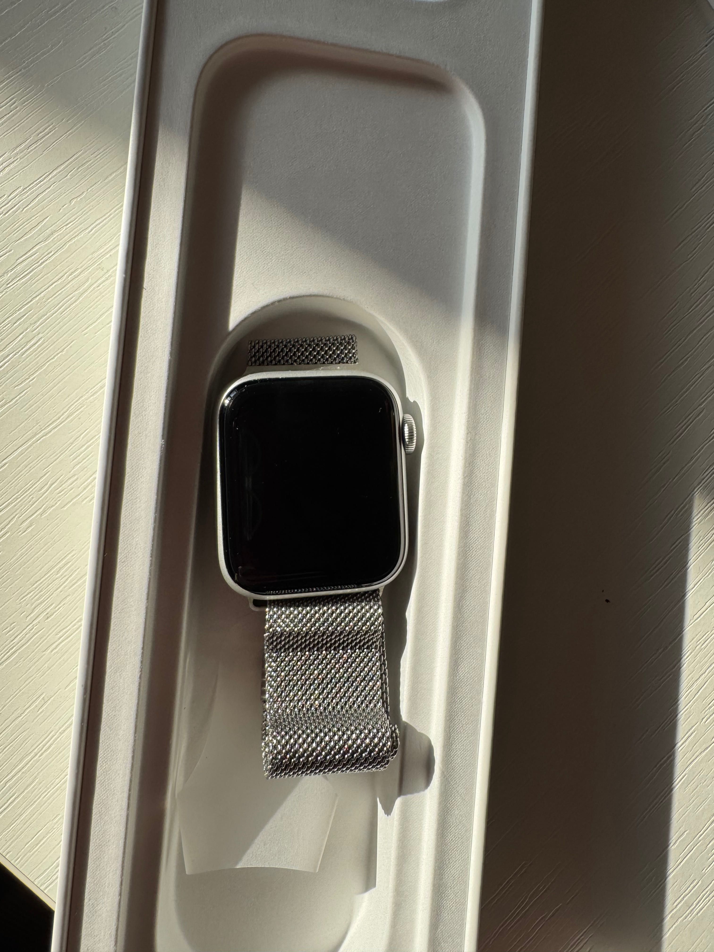 Смарт-годинник Apple Watch SE 40mm Silver Aluminum Case