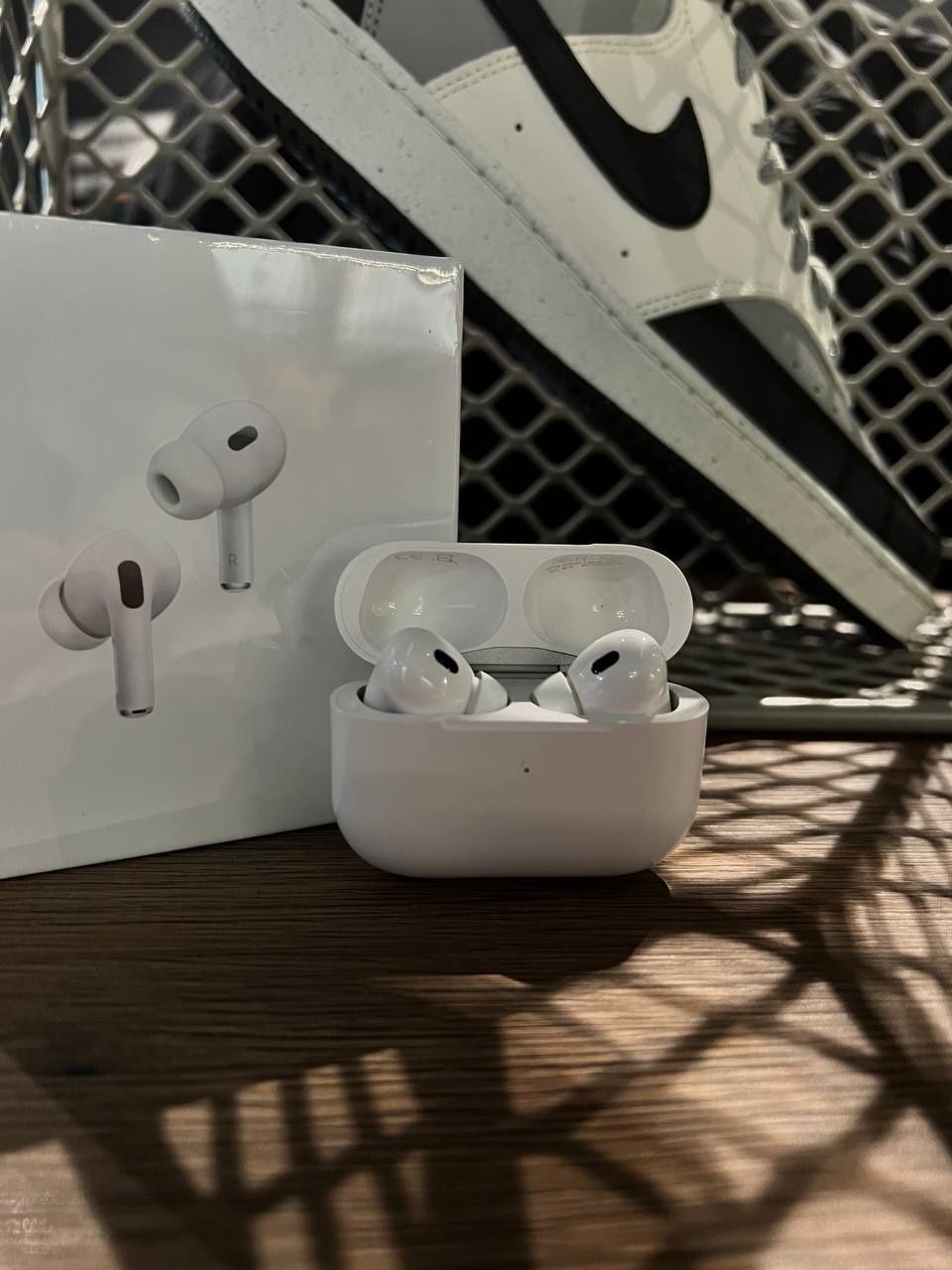 AIR PODS PRO 2.Отличные наушники можно использовать как для тренировок