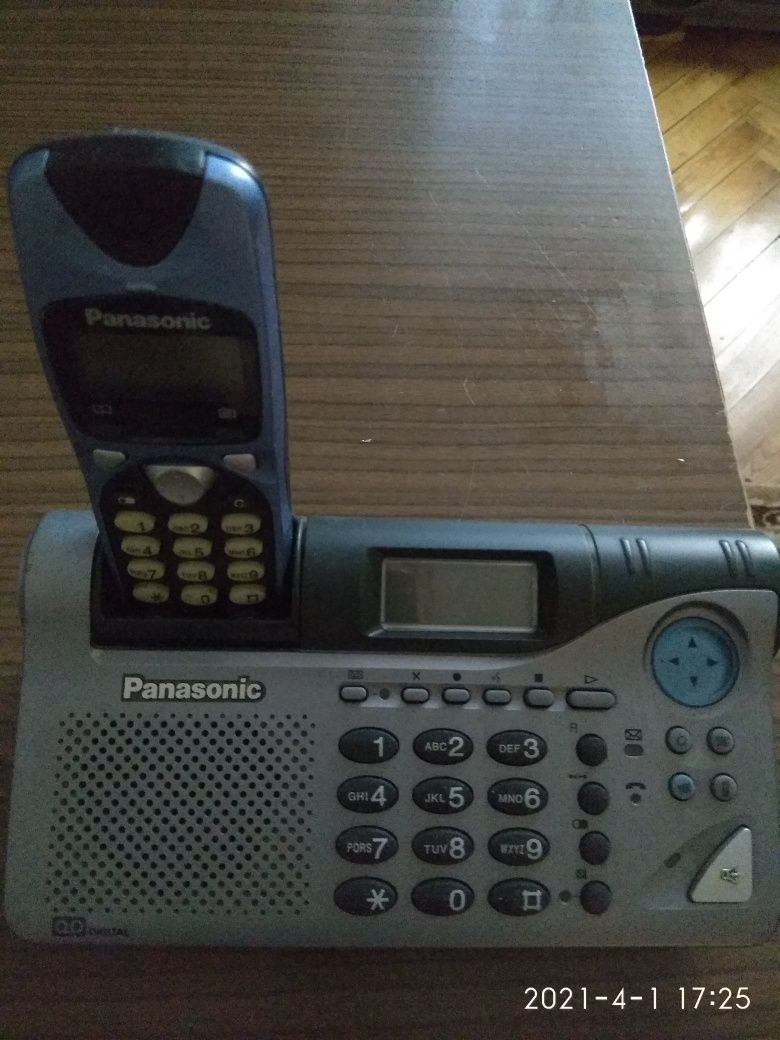 Радиотелефон с с цифровым автоответчиком