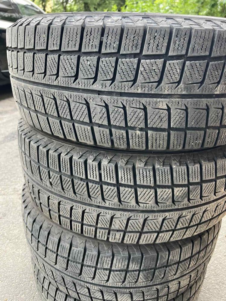 Зимова резина 215/55R17